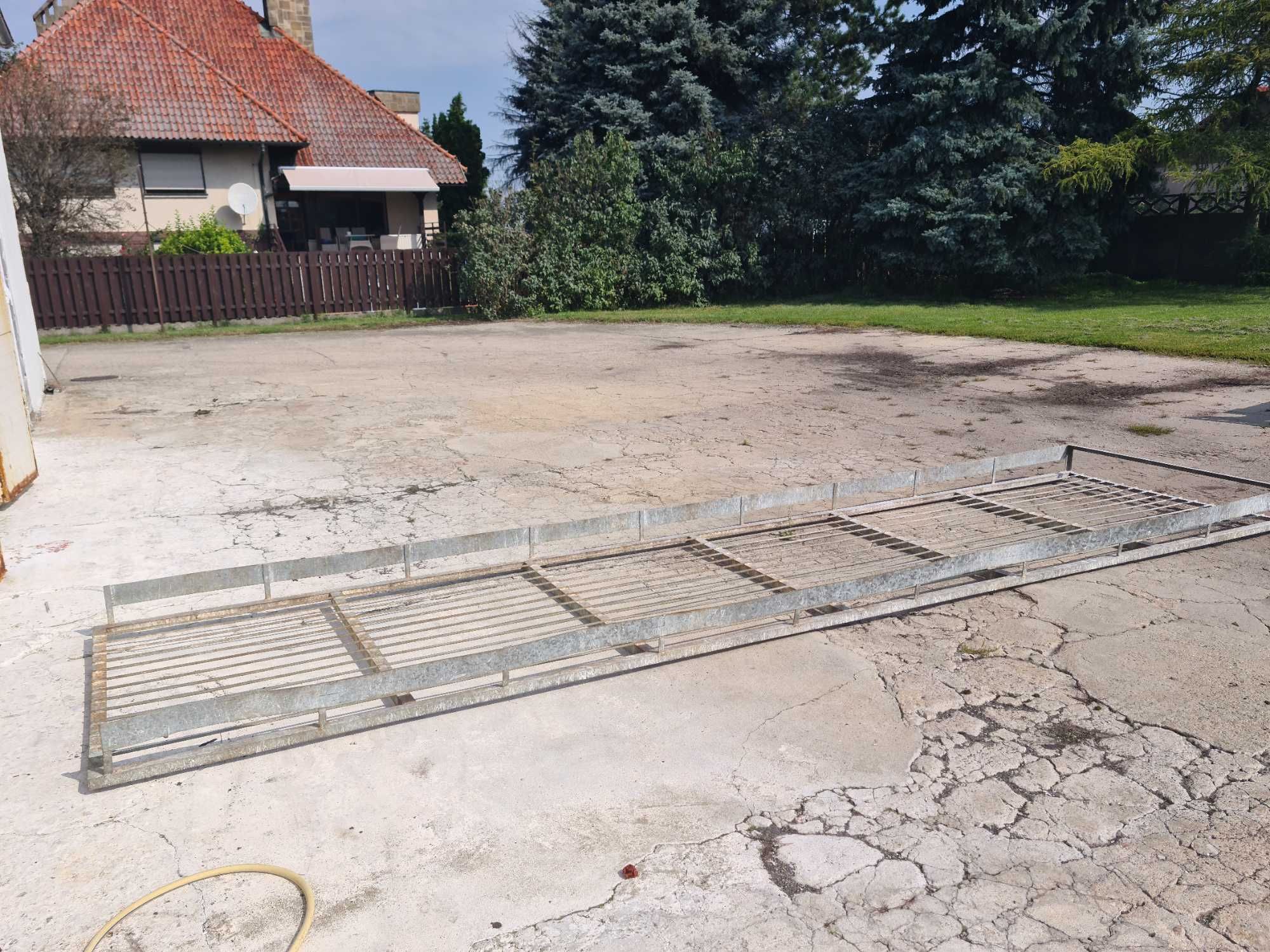 Ocynkowane metalowe stoły