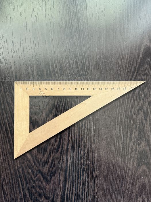 Дерев’яний трикутник 20 см для креслення