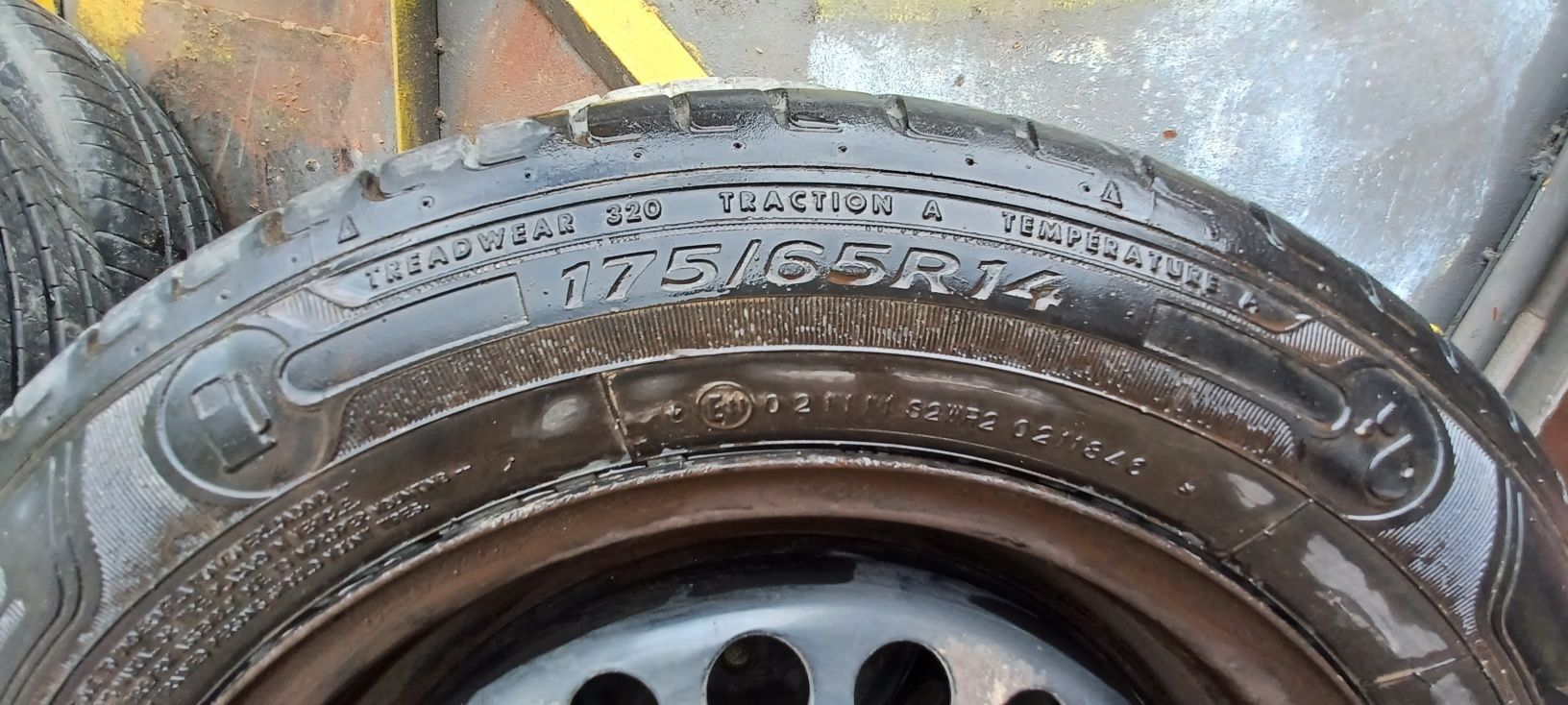 4 koła +  opony z felgami 175/65R14 (2 Dublop + 2 Maxxis )