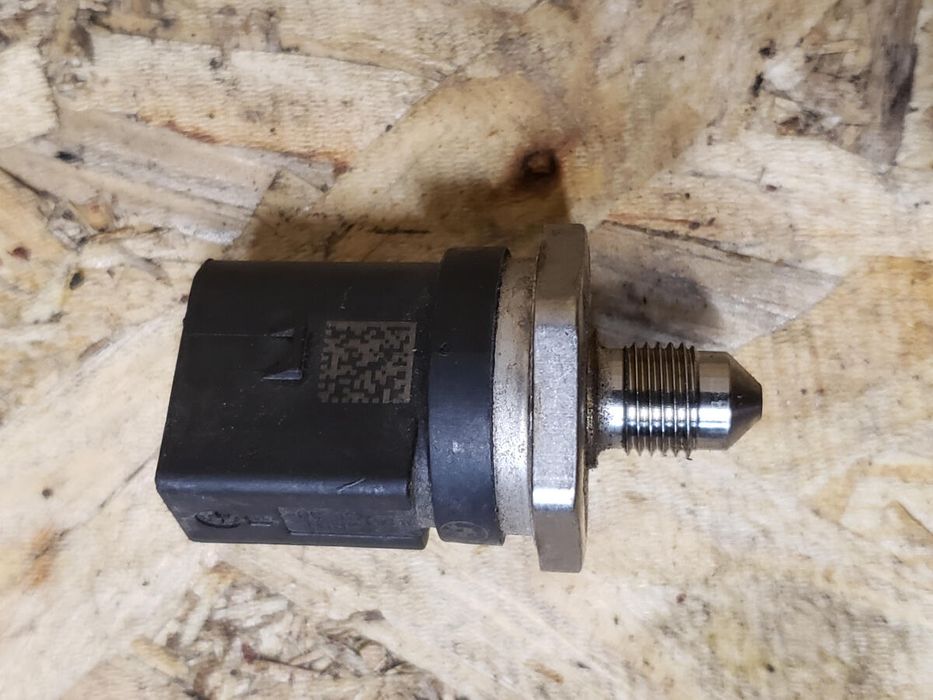 Датчик давления топлива в рейке BMW F30 2012-2019 7620946 разборка