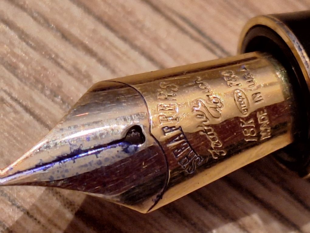 Pióra  wieczne firmy  Sheaffer i Parker.