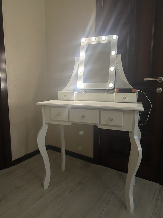 Стол визажный + стул для девочки
