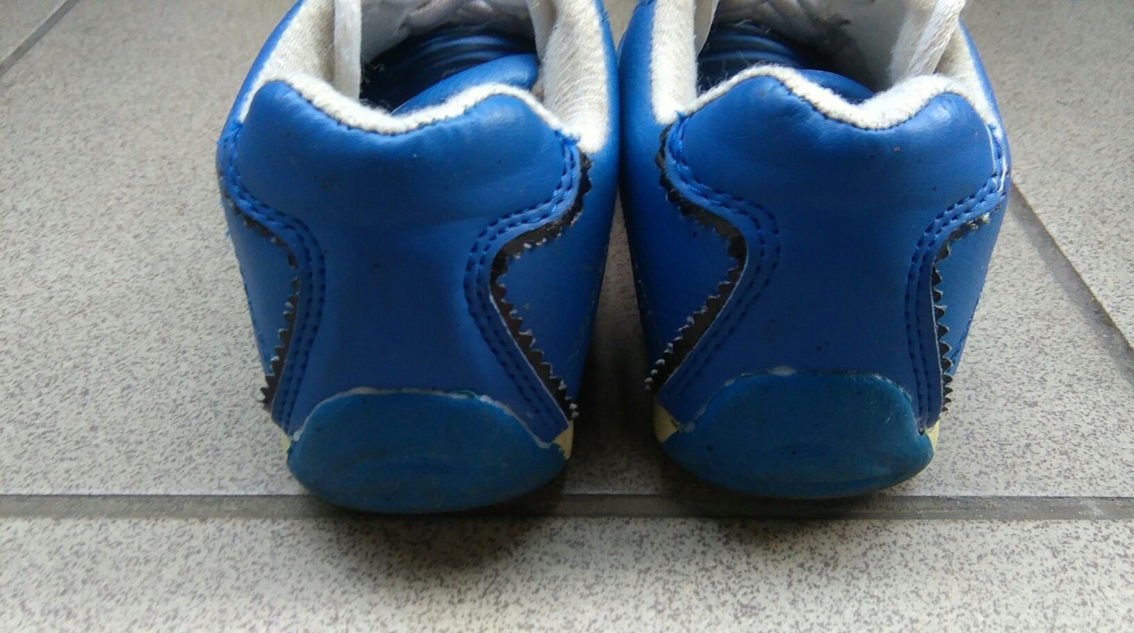 Buty sportowe, niebieskie, rozmiar 26