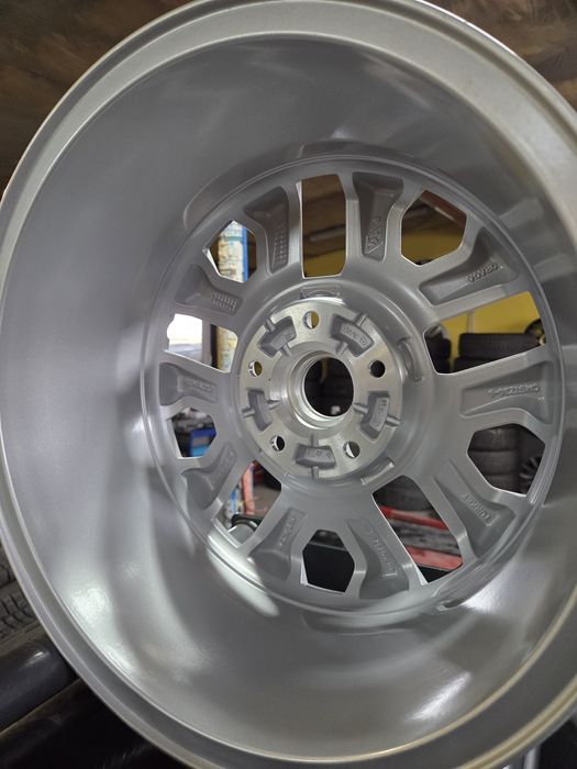 Felgi Aluminiowe 5x114,3 6,5Jx16 ET50 Renault Trafic Dacia Duster