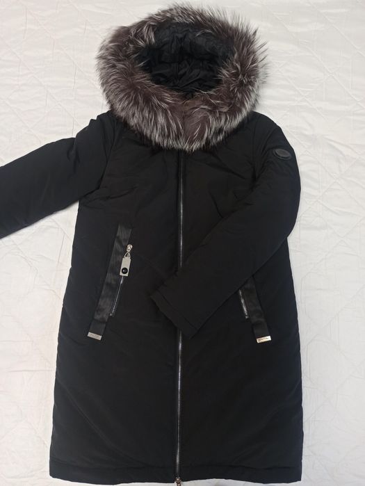 Чорна зимова куртка