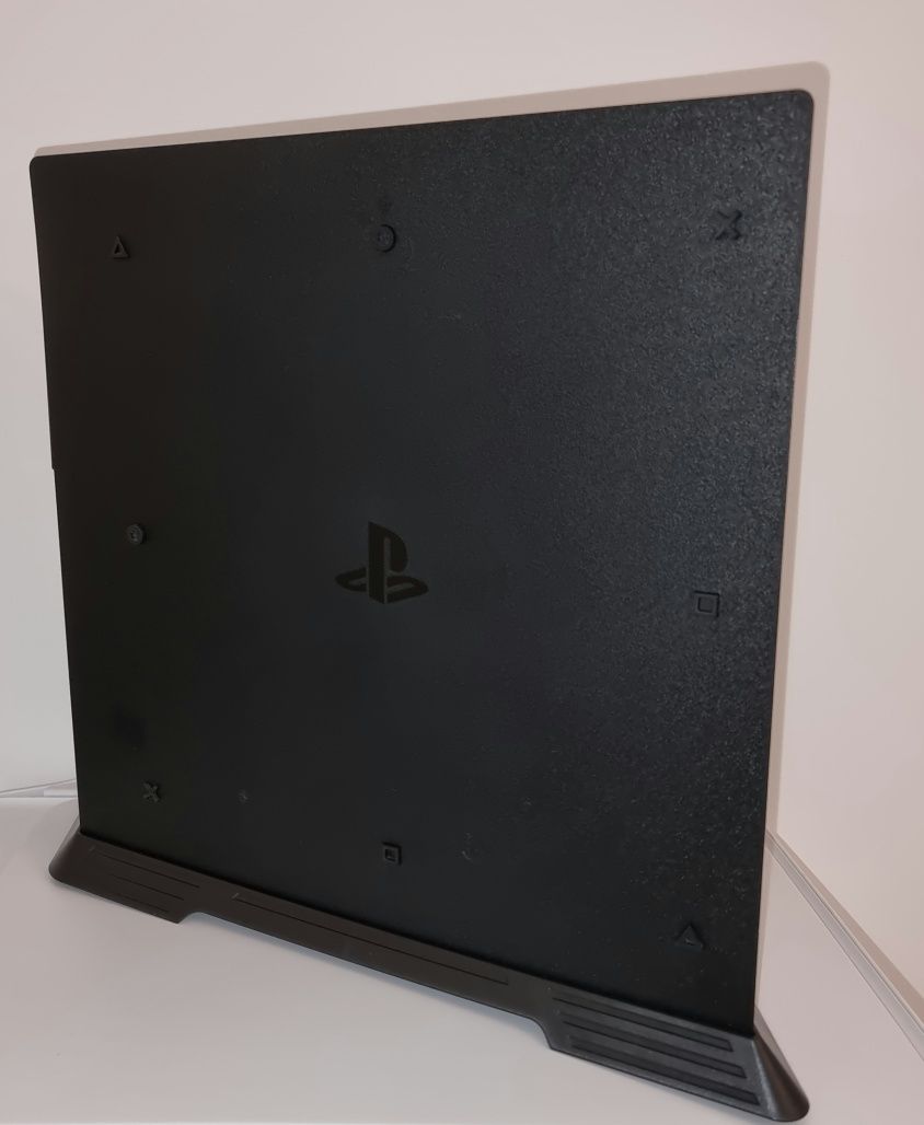 PS4 Pro (SSD 1TB + 2 comandos)