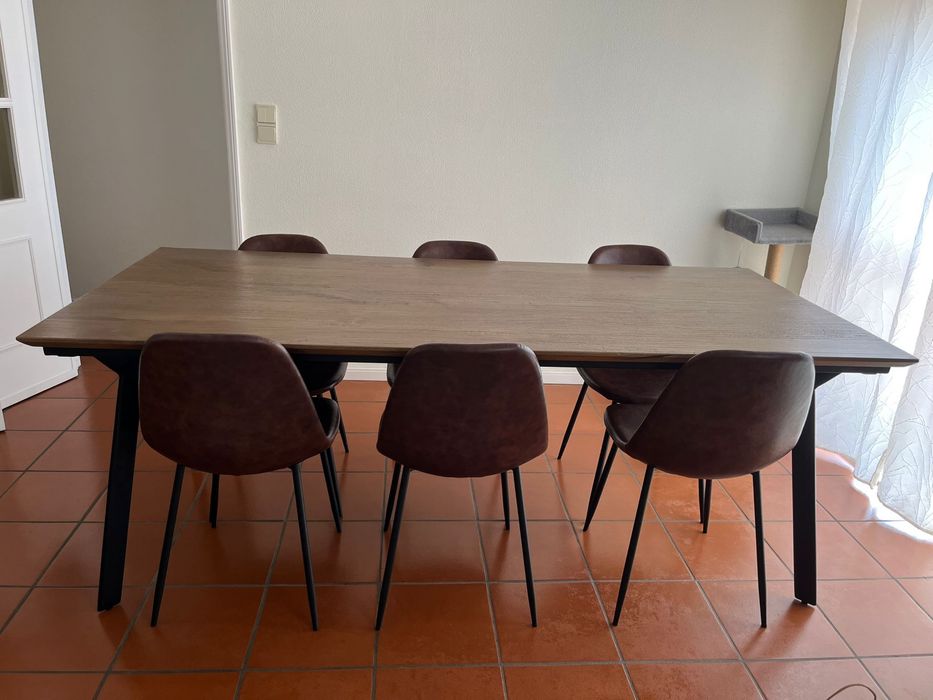 Mesa com cadeiras
