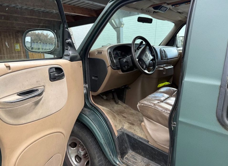 DODGE 5.2 V8 Ram 1500 Van Conversion Kamper LPG świeżo sprowadzony