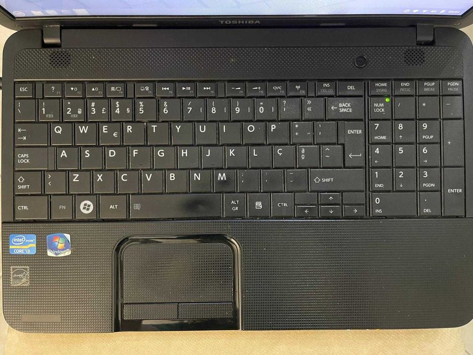 Portátil Toshiba 15.6" com Linux Mint – rápido, limpo e como novo