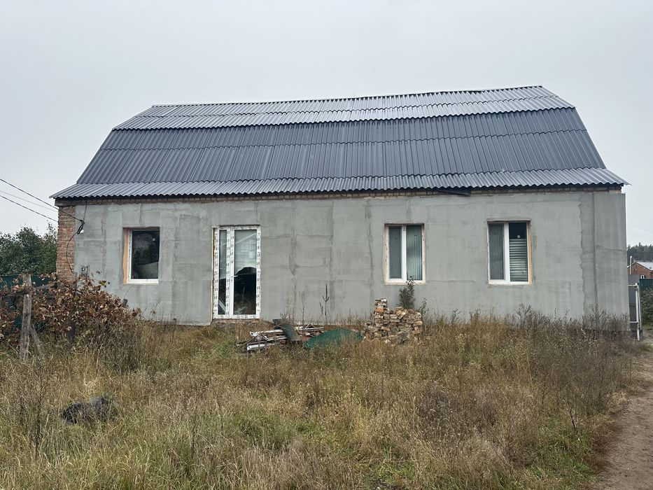 Гарний будинок в с. Мощун з земельною ділянкою 10 сот