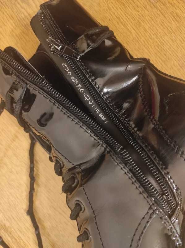 Lakierowane botki Deichmann