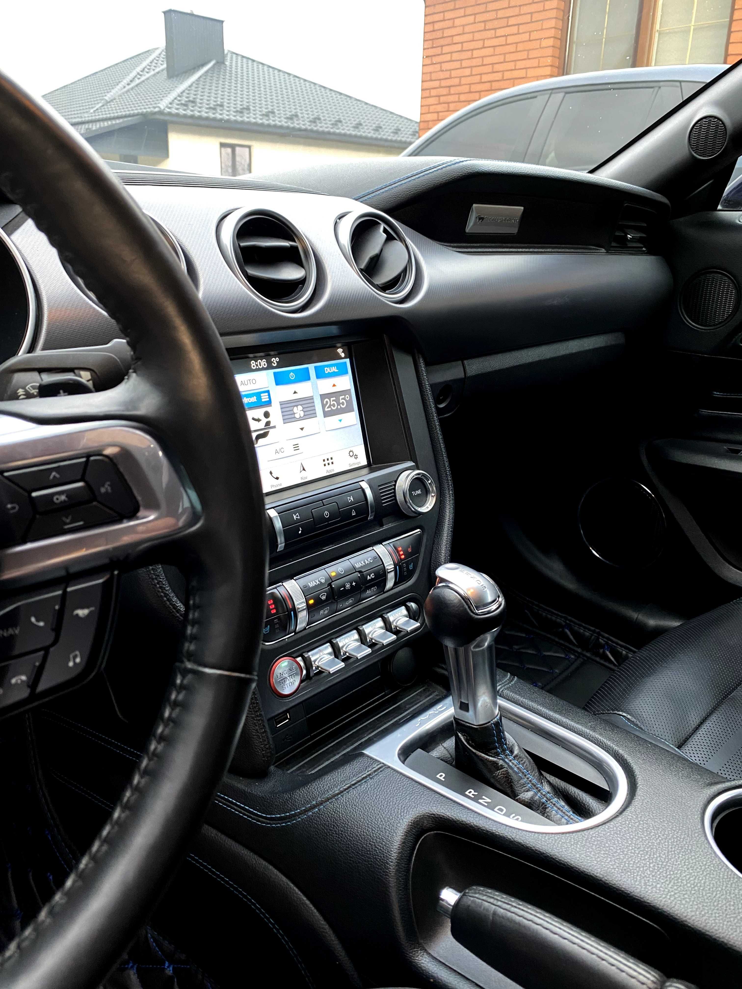 Ford Mustang Premium (2018 модельний рік)
