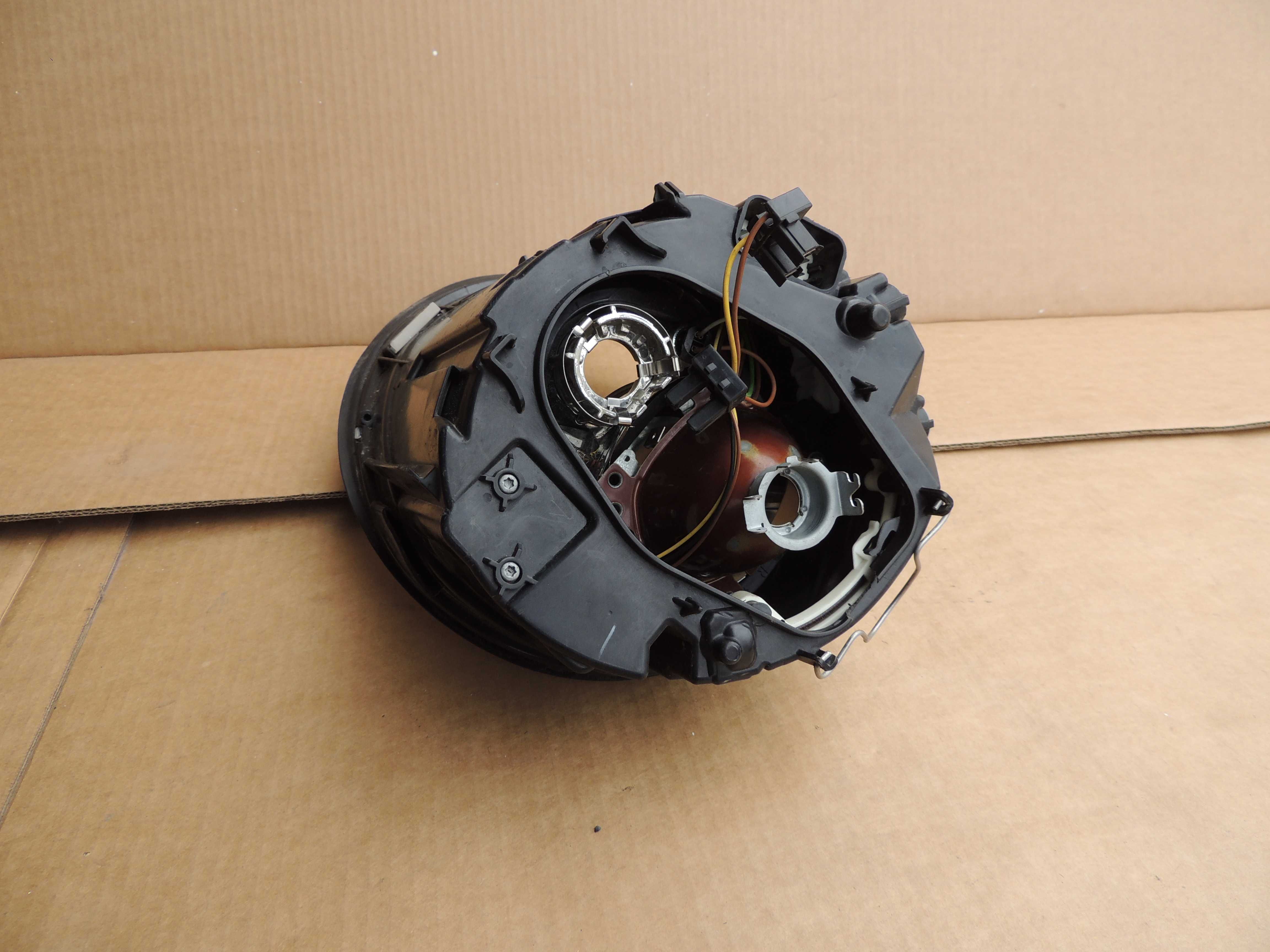 Lampa przednia prawa Volkswagen New Beetle lift 05,06,07,08,09-11