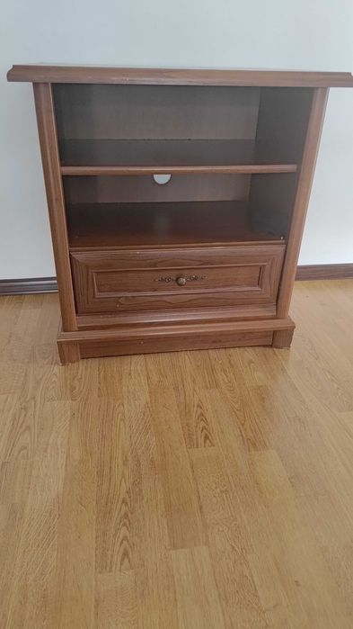 Mała szafka RTV - BRW Kent (USZKODZONY BLAT / do małej renowacji)