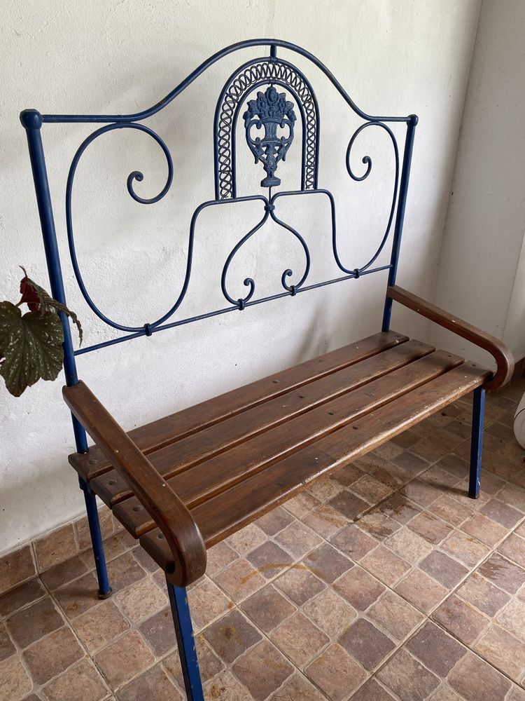 Banco de jardim rustico em ferro e madeira