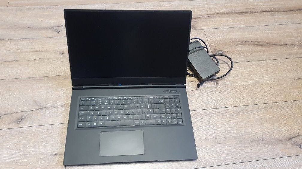Beast X10  I9  RTX2070 16GB Ram  1TB SSD  17"