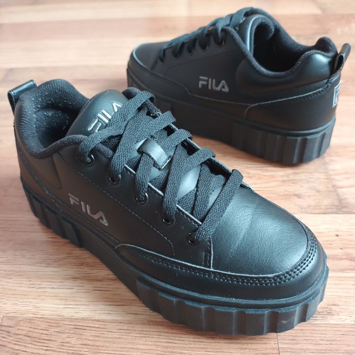 Оригінальні Fila р37.5 довжина устілки по факту  24см
ціна 699грн