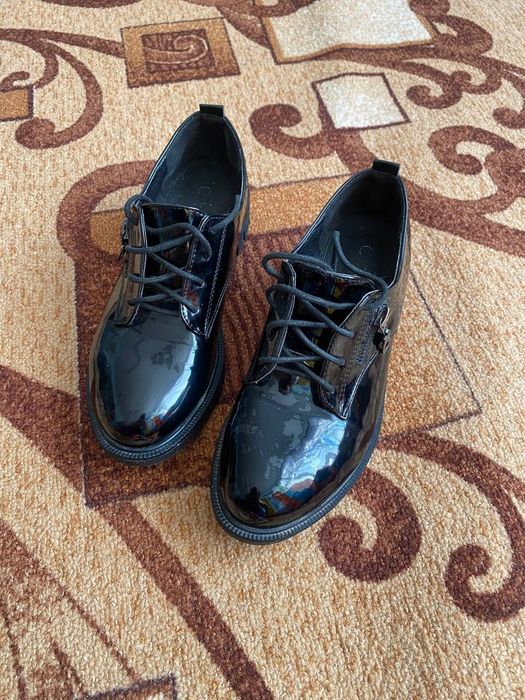 Лофери жіночі лакеровані