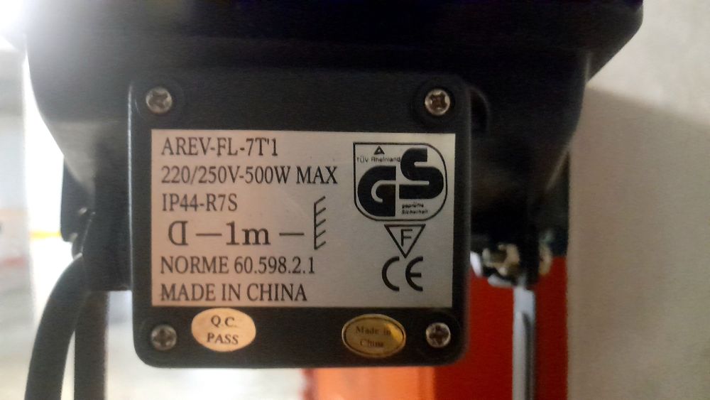 Projetor alogeneo com altura ajustável