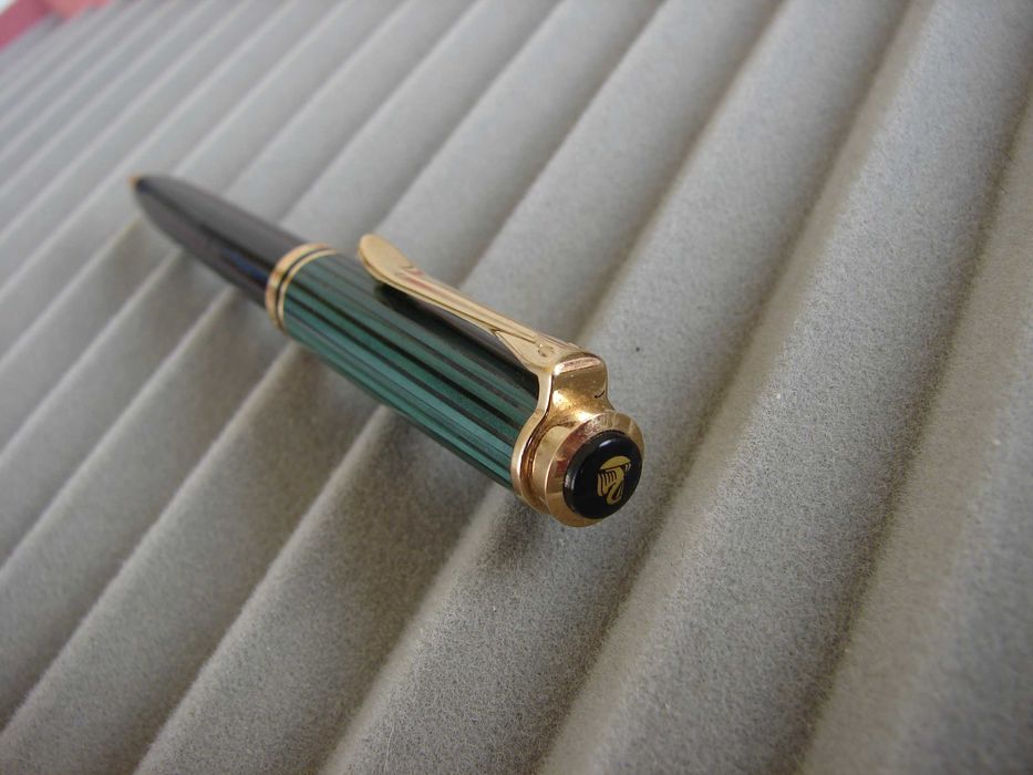 Pelikan Souveran D 300 ołówek - zielone paski