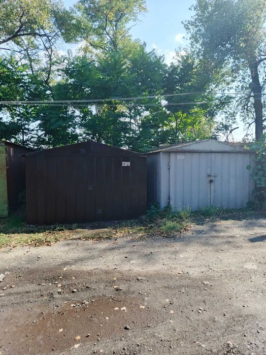 Гараж возле ашана