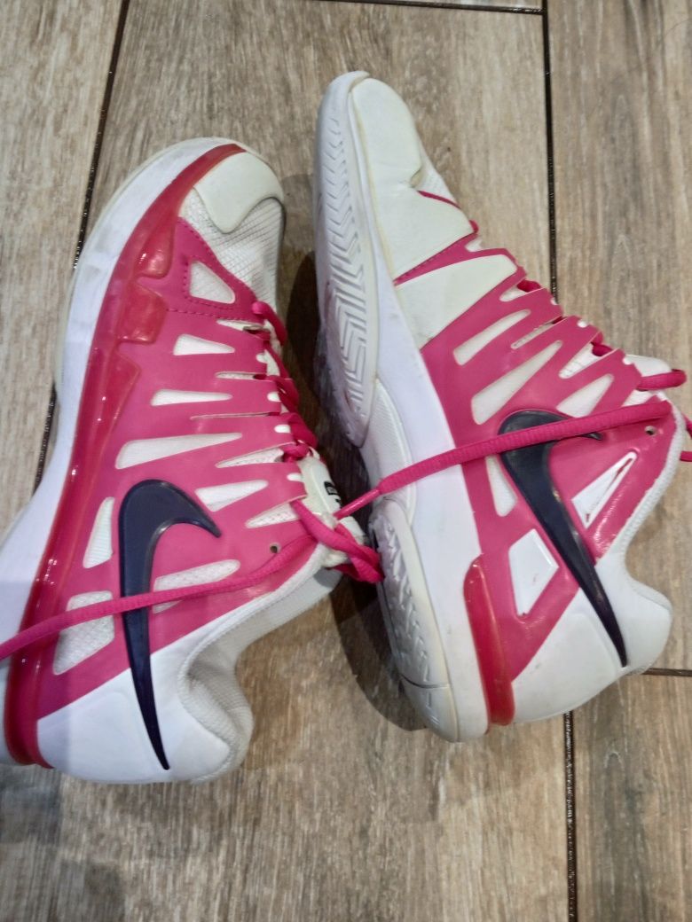 Buty sportowe dziewczęce Nike 38