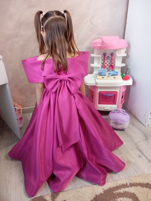 Продається дитяча сукня