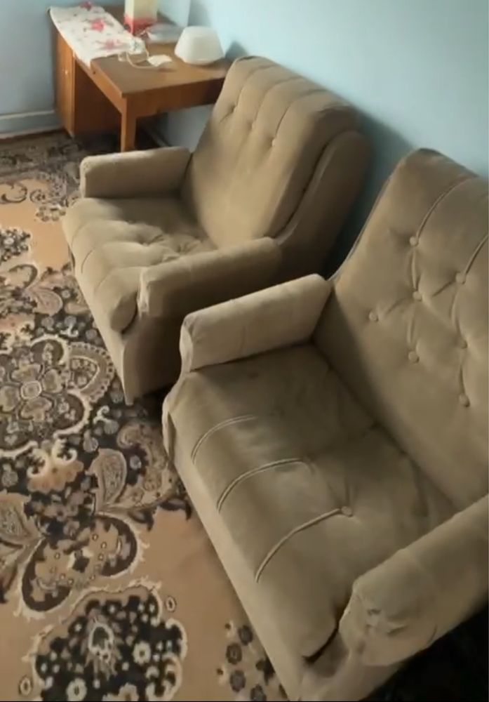 Диван розкладний та крісла