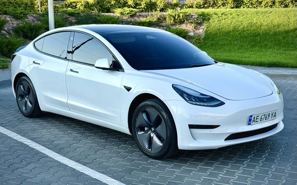 Tesla model 3 2021