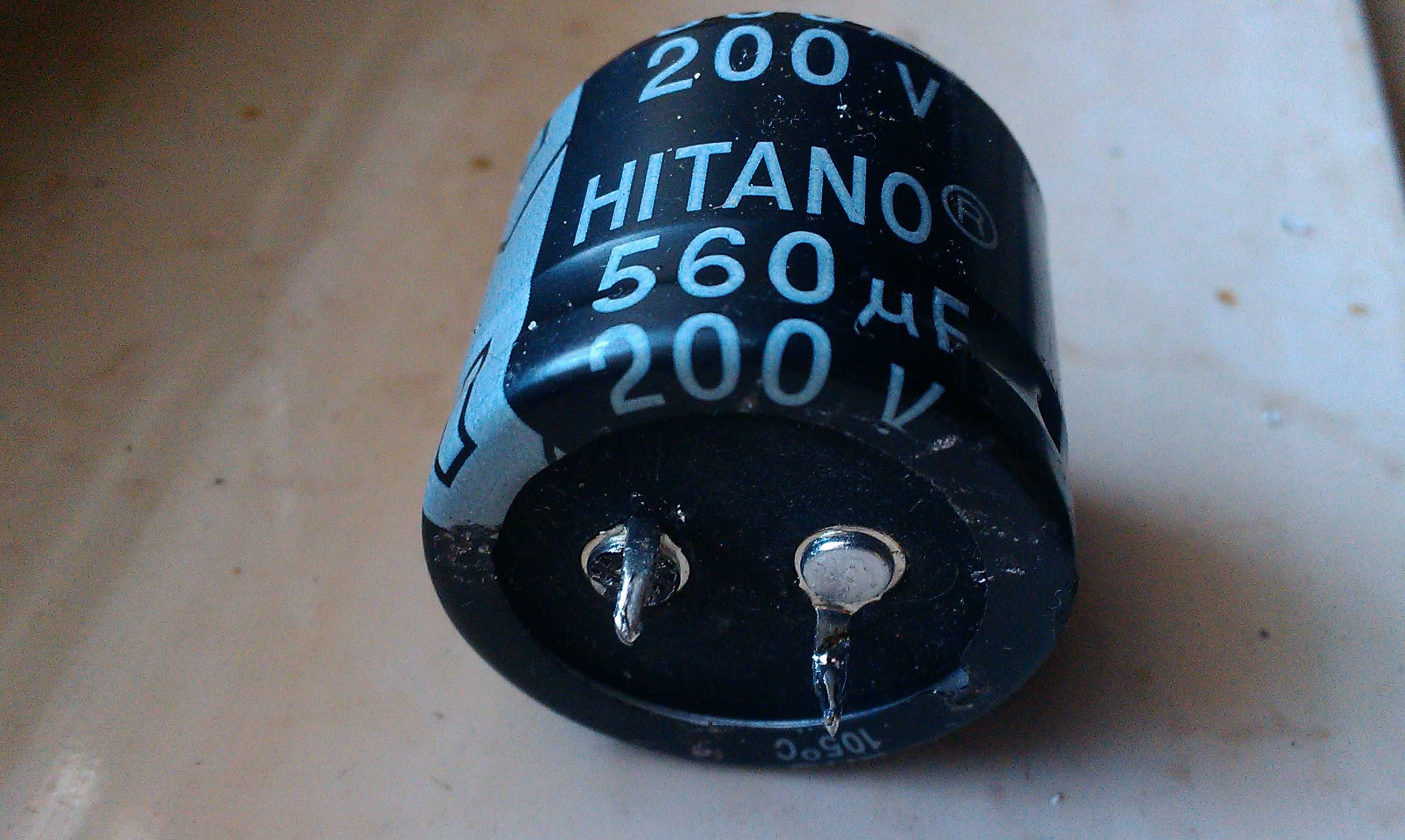 Конденсаторы  HITANO  560 µF    200V