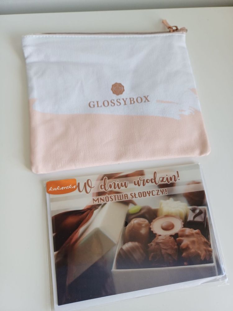 Saszetka kosmetyczna Glossybox Kosmetyczka + kartka kukartka