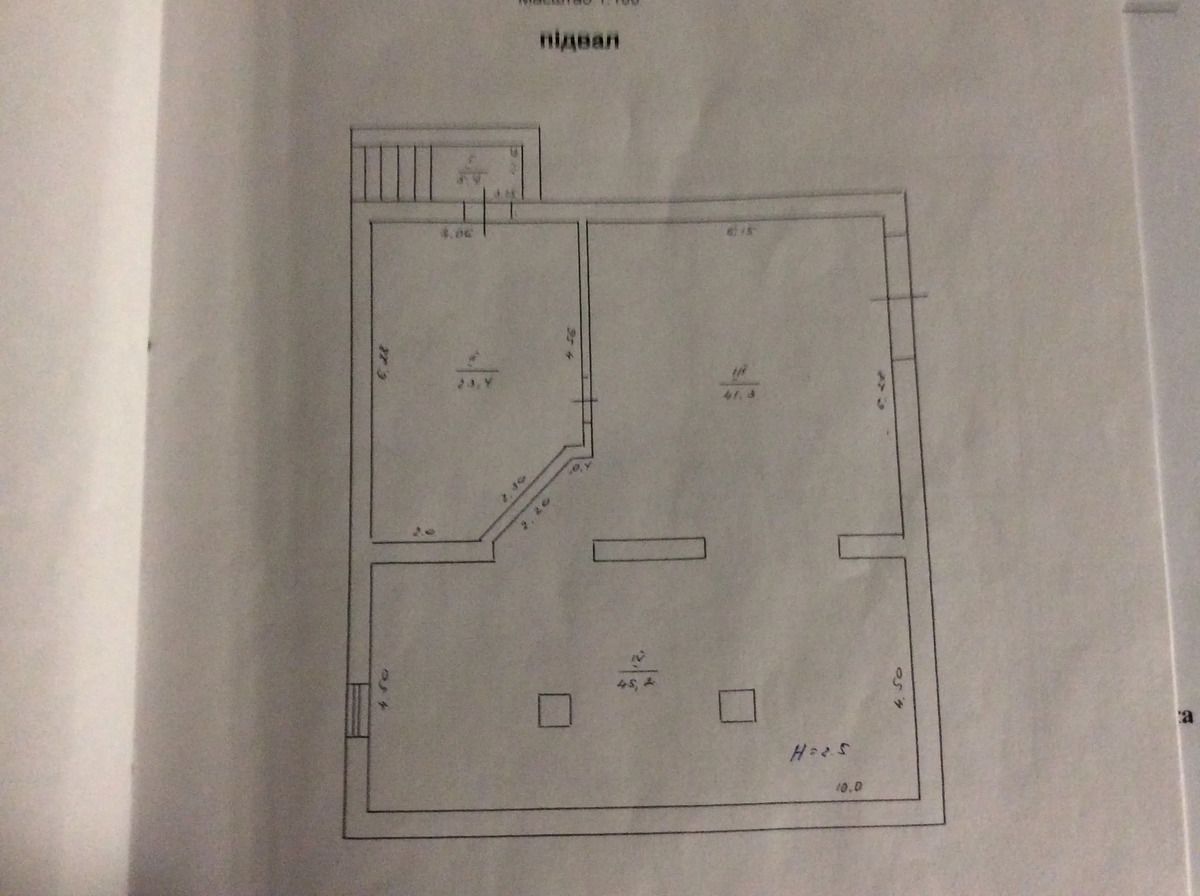 Продається двоповерховий будинок.
