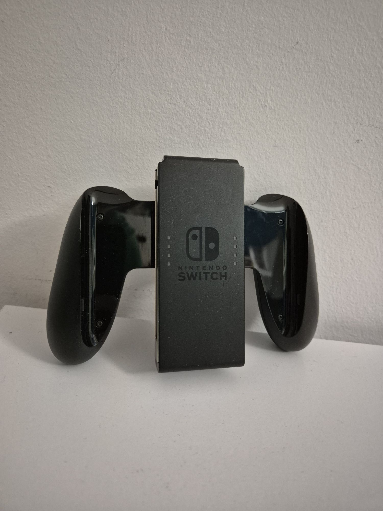 Nintendo Switch +Joy - Con + 3 gry +etui