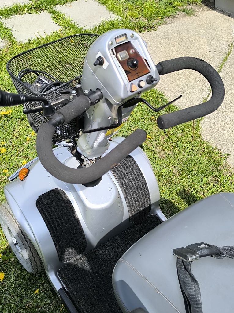 Wózek seniora elektryczny na dużych kołach