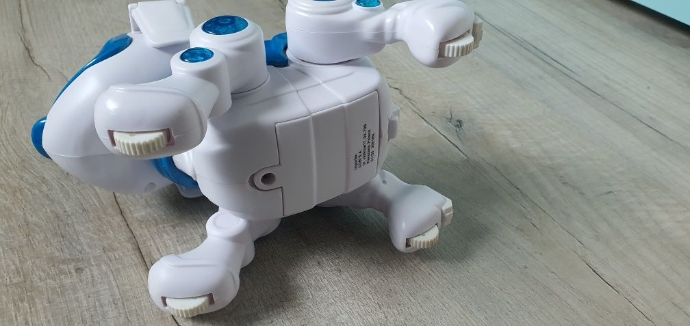 Cobi Robopies teksta pies robót, piesek. 360 stopni.
