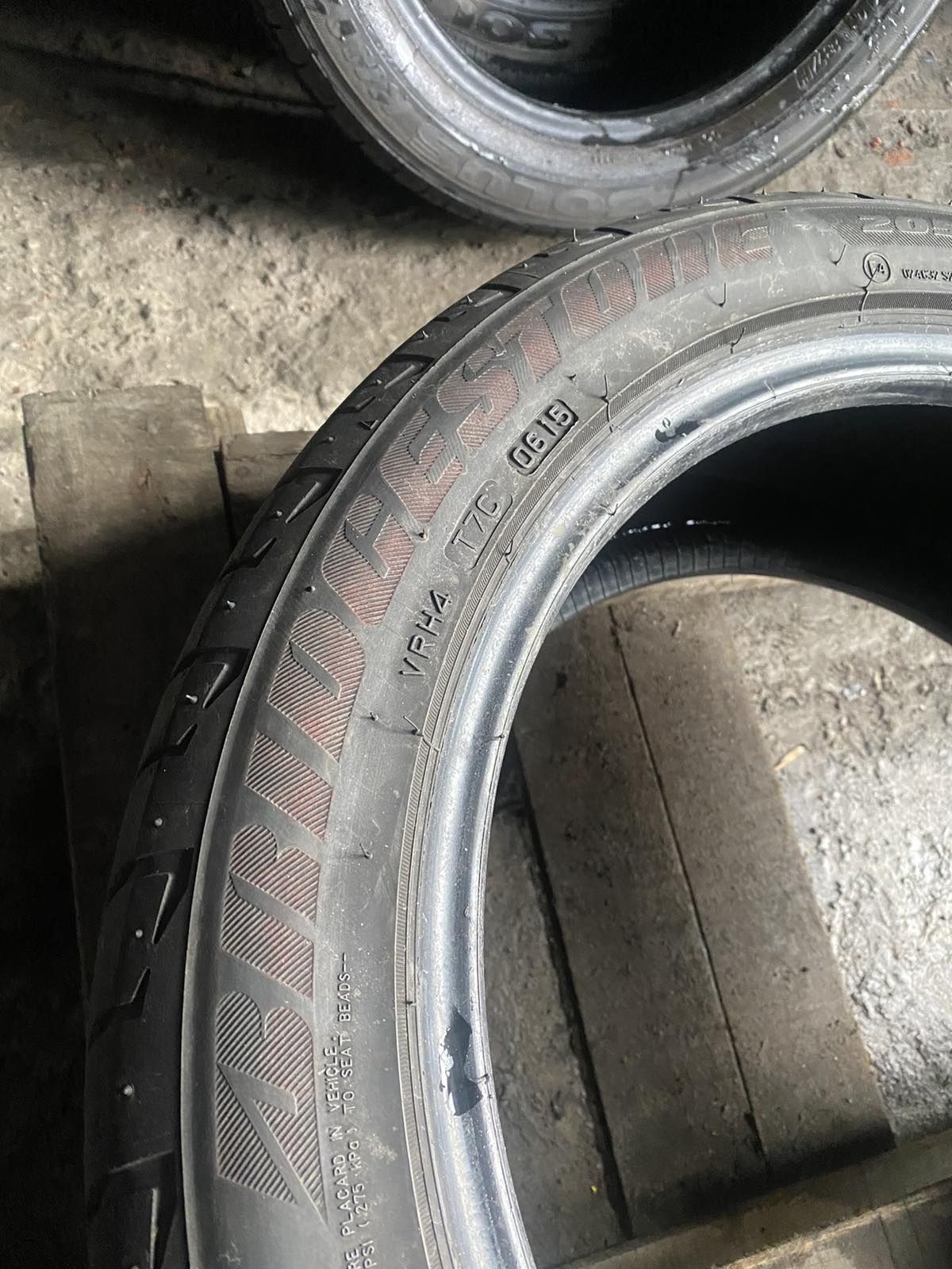 205.50.17 Bridgestone 4шт лето БУ склад шины резина из Европы 50 R17