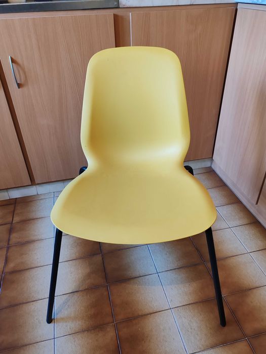 Cadeira amarela Ikea