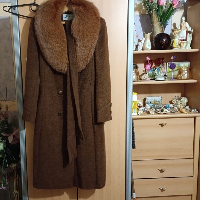 Продам, нат. шубу и пальто (зима-осень) воротник отстиг.