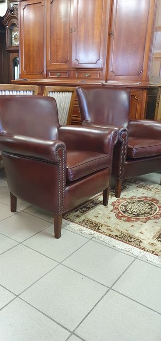 Dwa klasyczne skórzane fotele do gabinetu