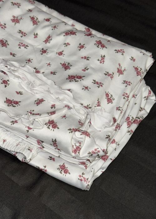 Жіноча елегантна піжама з квітковим принтом. Нова!