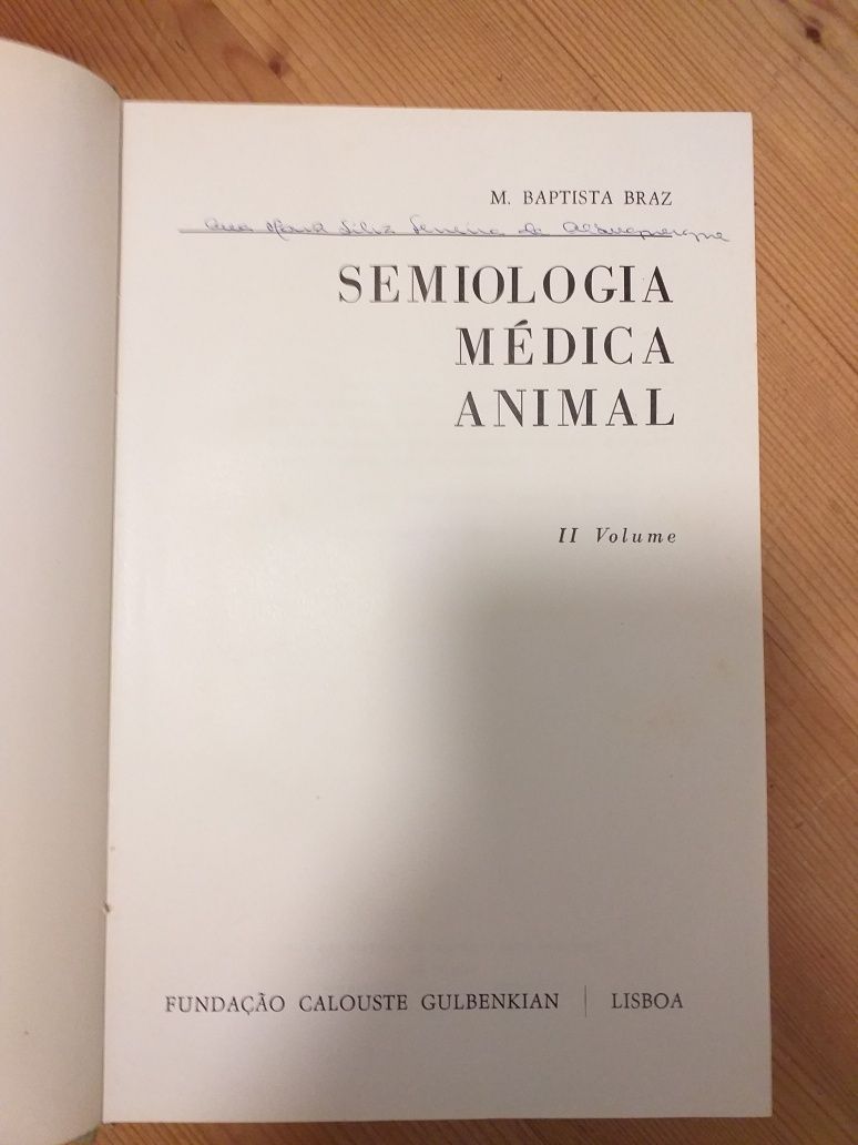 2 livros de medicina veterinária