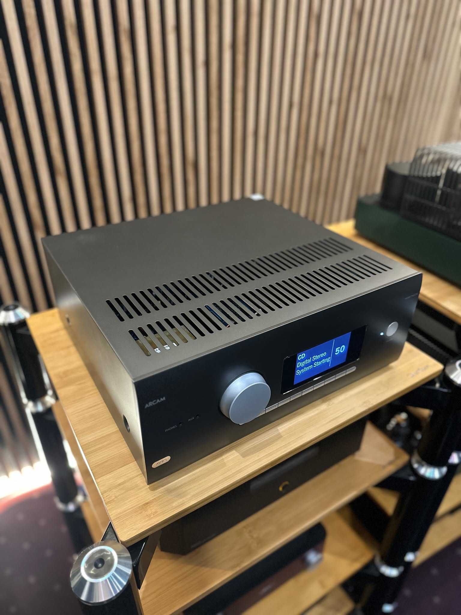 Amplituner Arcam AVR5 - z ekspozycji w stanie idealnym - Warszawa