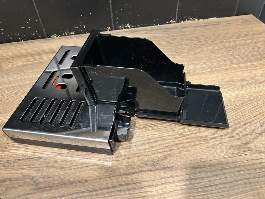 Tacka kratka pojemnik na fusy Delonghi Eletta cappuccino