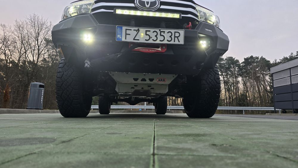 Toyota Hilux, Lift2"Ironman,Wyciągarka,Alu zderzak, Osłony ARB, Trapy
