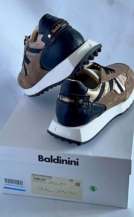 Абсолютно нові жіночі кросівки BALDININI 39 розміру.
