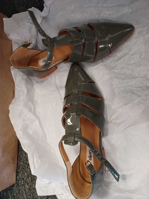 Sapatos Zilian rasos, verniz