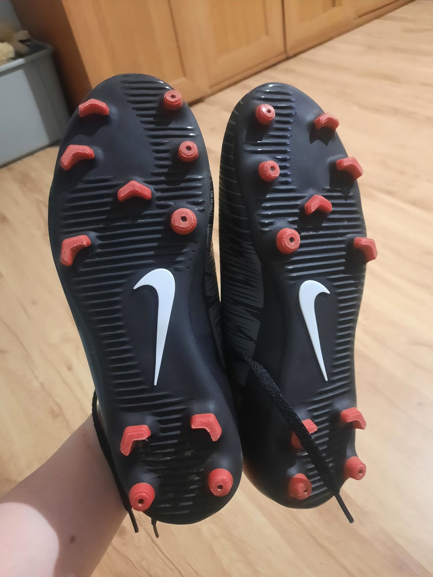 Buty piłkarskie 38,5 Nike chłopięce korki