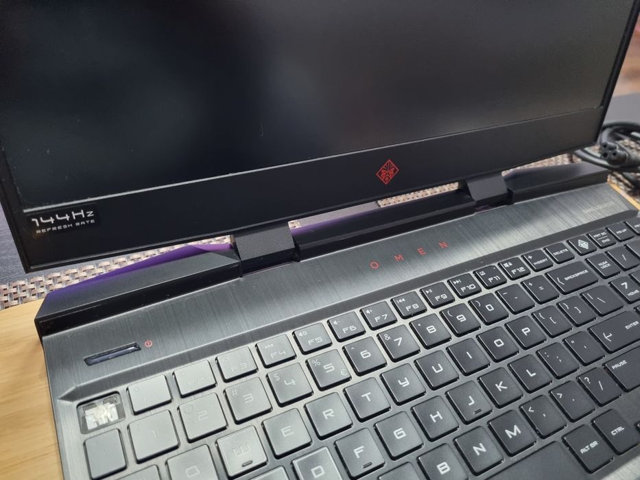 Laptop HP OMEN 15,6 i5 9300H/GTX 1650 4GB/16ram/256ssd/1TBhdd/144Hz