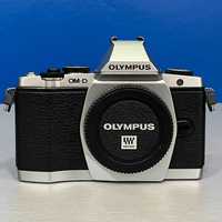 Olympus OM-D E-M5 (Corpo) - 16.1MP