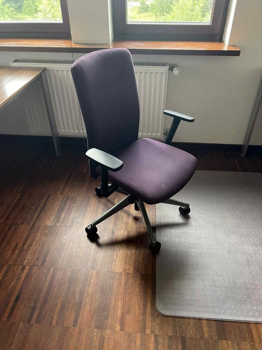 Meble biurowe biurko regał krzesło pomocnik